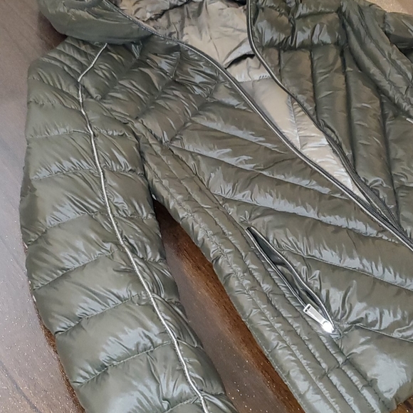 BCBG down jacket - Picture 3 of 3